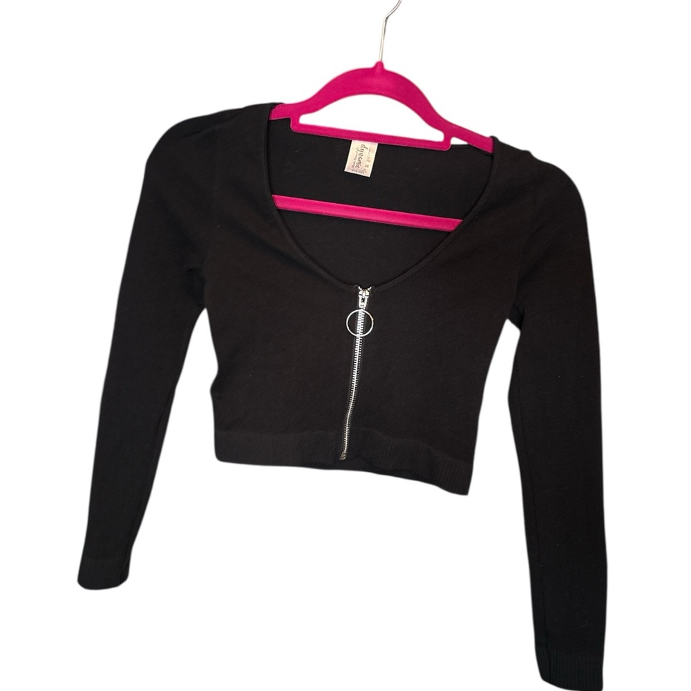 Dynamic seamless stretch Elegant Black Zippered Crop Top